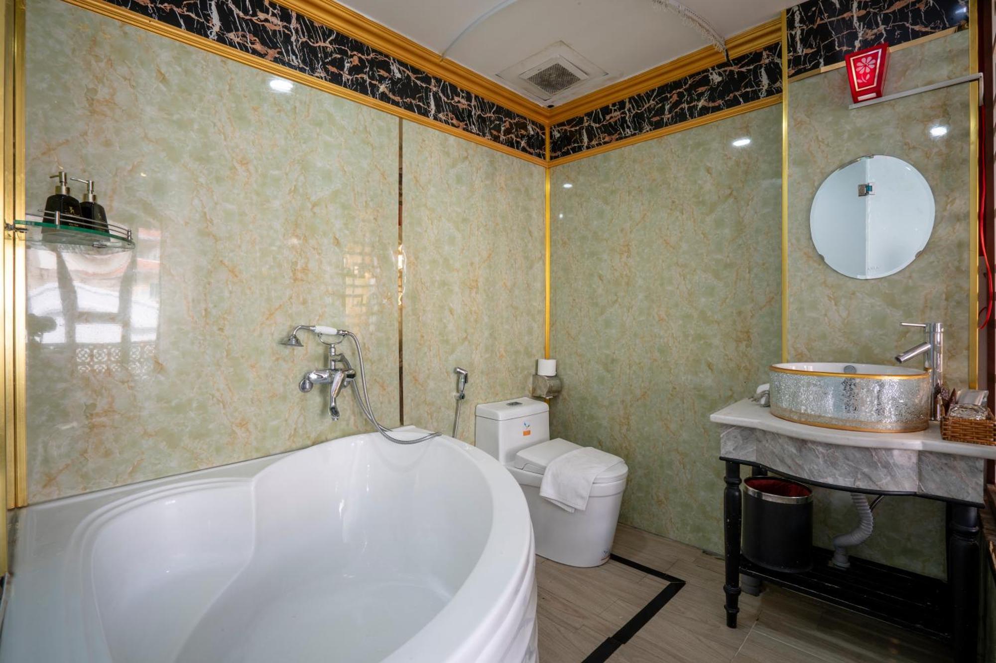 Mg Daisy Boutique Hotel Хошимин Екстериор снимка